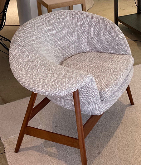 Fried Egg Chair_FAIR Sample Sale