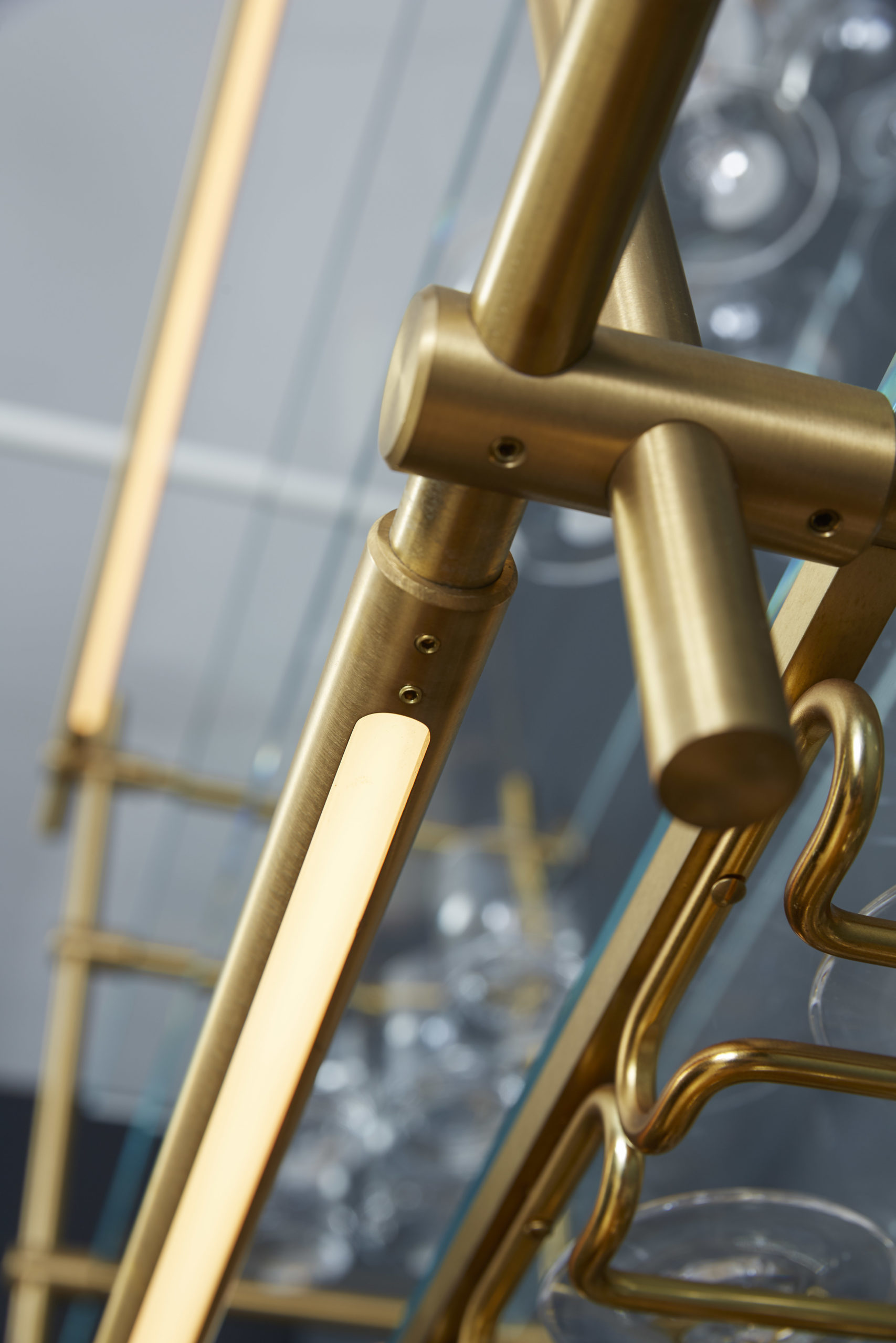 amuneal_products_WNWN_NYDC_4Lacquer-Bar-Detail-Wine-Glass-Rack-with-Lightbar-amuneal_nycshowroom_2019_0484_proof-scaled-1