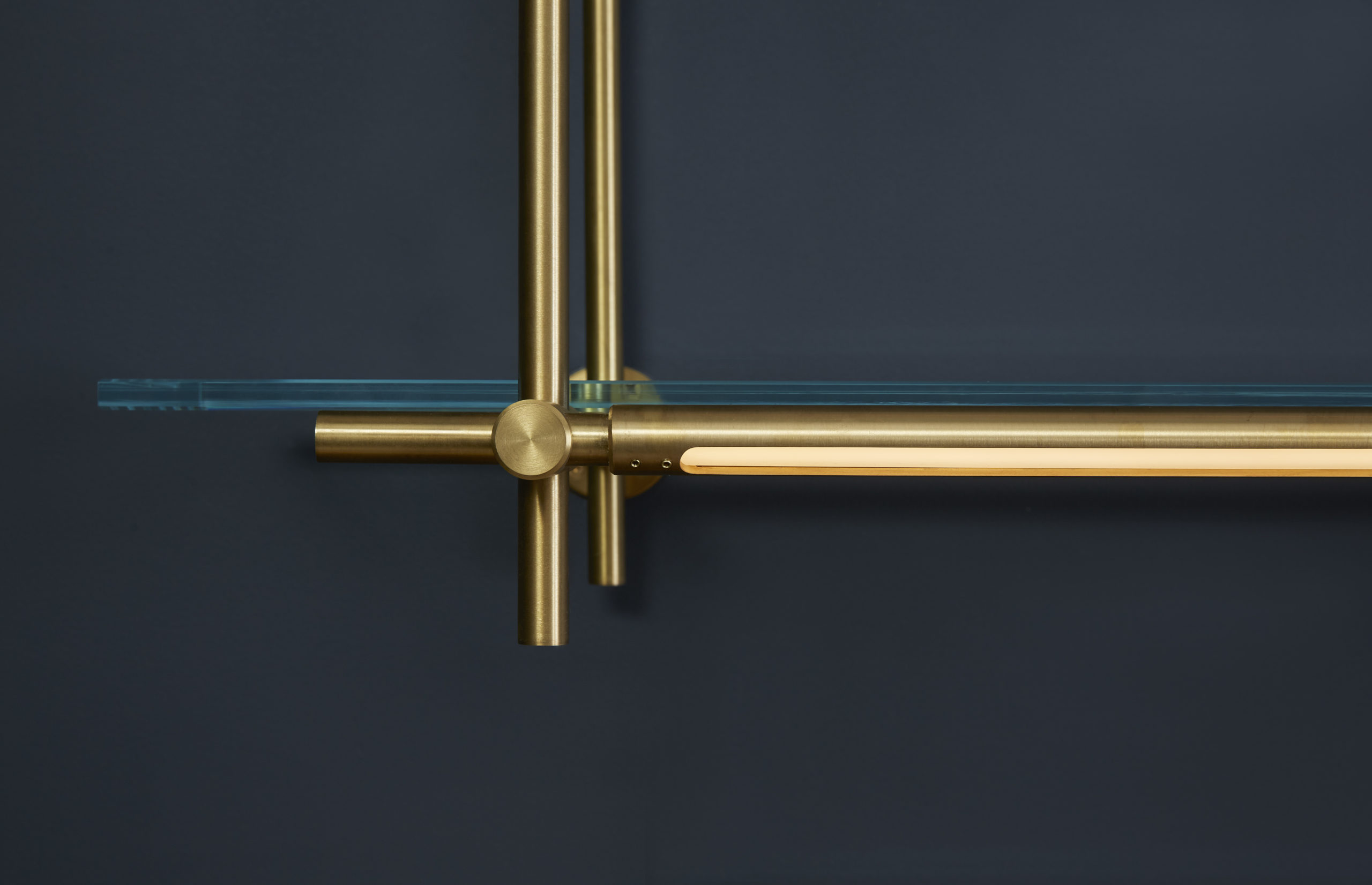 amuneal_products_WNWN_NYDC_7Lacquer-Bar-Detail-Lightbar-amuneal_nycshowroom_2019_0528_proof-scaled-1