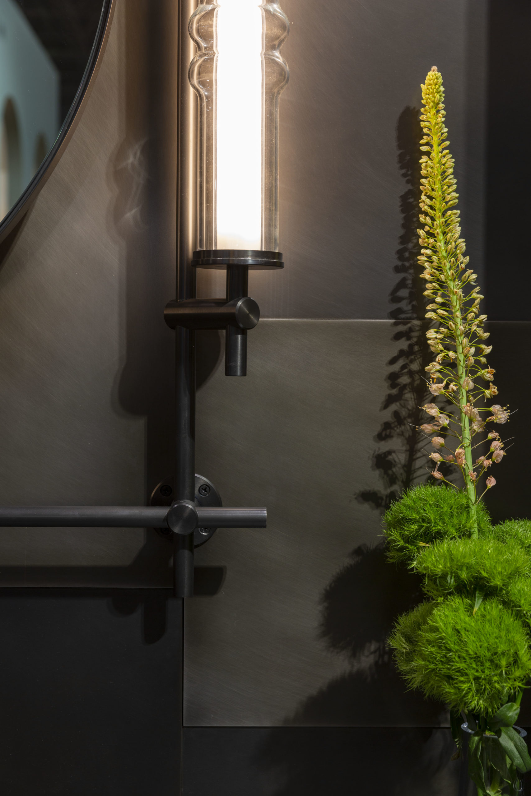 amuneal_products_WNWN_NYDC_collectors_round_vanity_mirror_totem_sconces_2019_0441-scaled-1