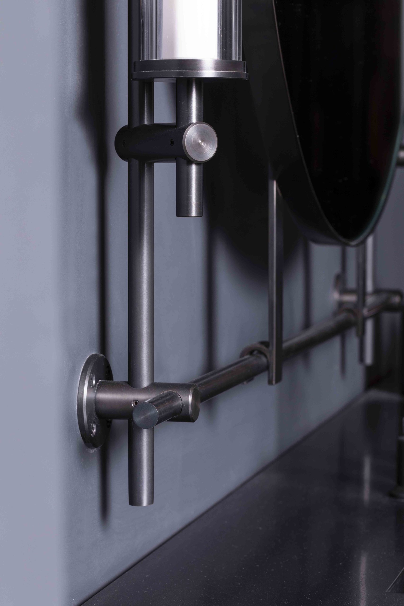 amuneal_products_WNWN_NYDC_collectors_round_vanity_mirror_totem_sconces_details-scaled-1